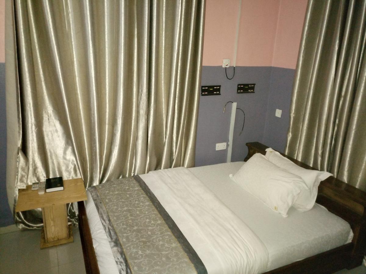 Glorious Hotel & Suites Ikotun エクステリア 写真