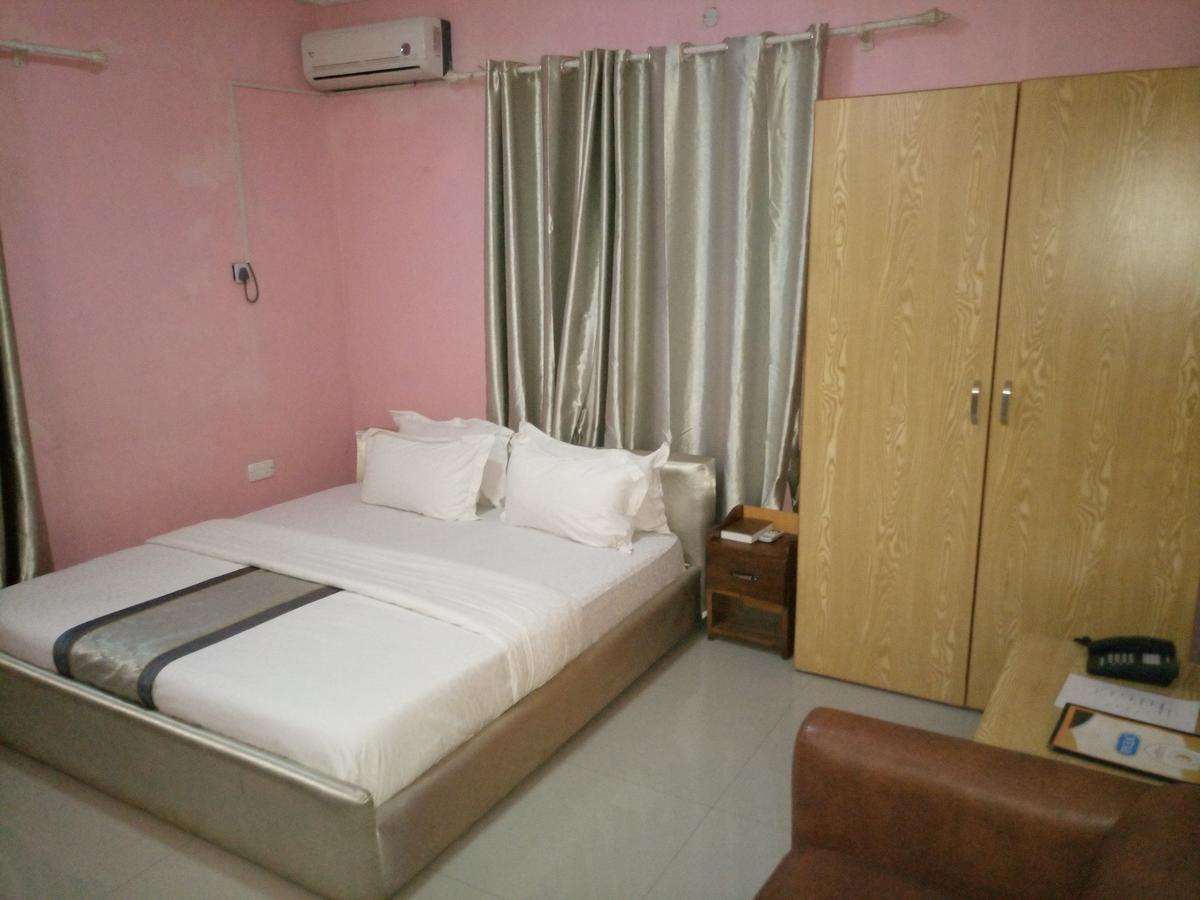 Glorious Hotel & Suites Ikotun エクステリア 写真