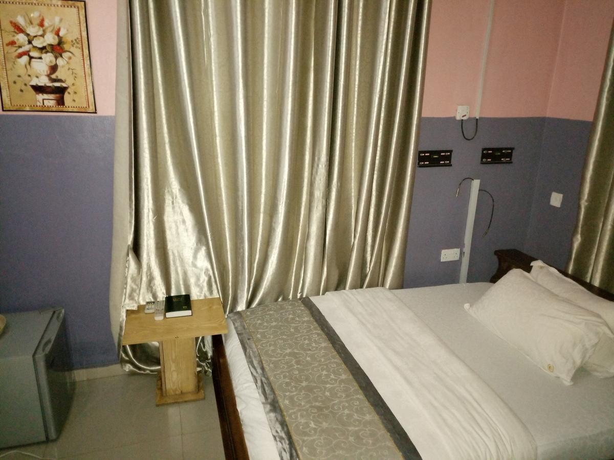 Glorious Hotel & Suites Ikotun エクステリア 写真