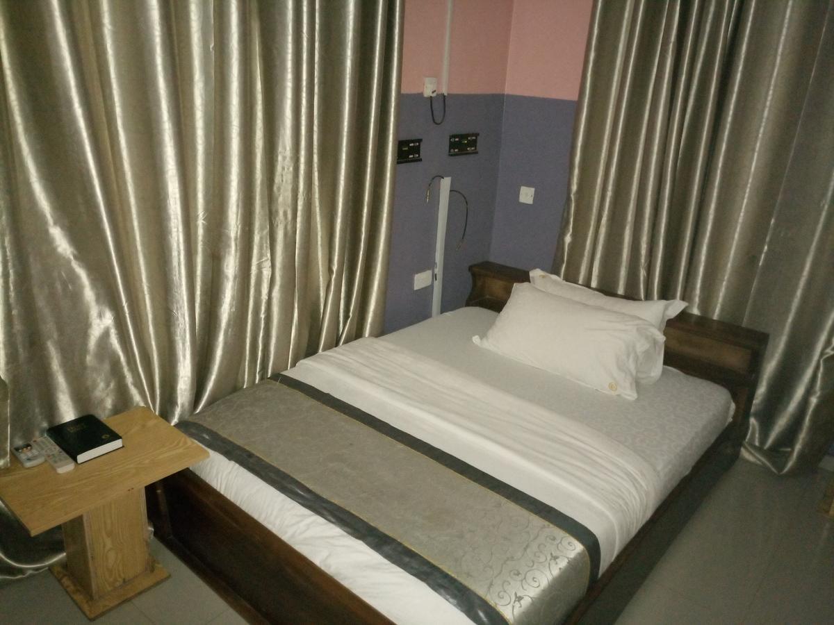 Glorious Hotel & Suites Ikotun エクステリア 写真