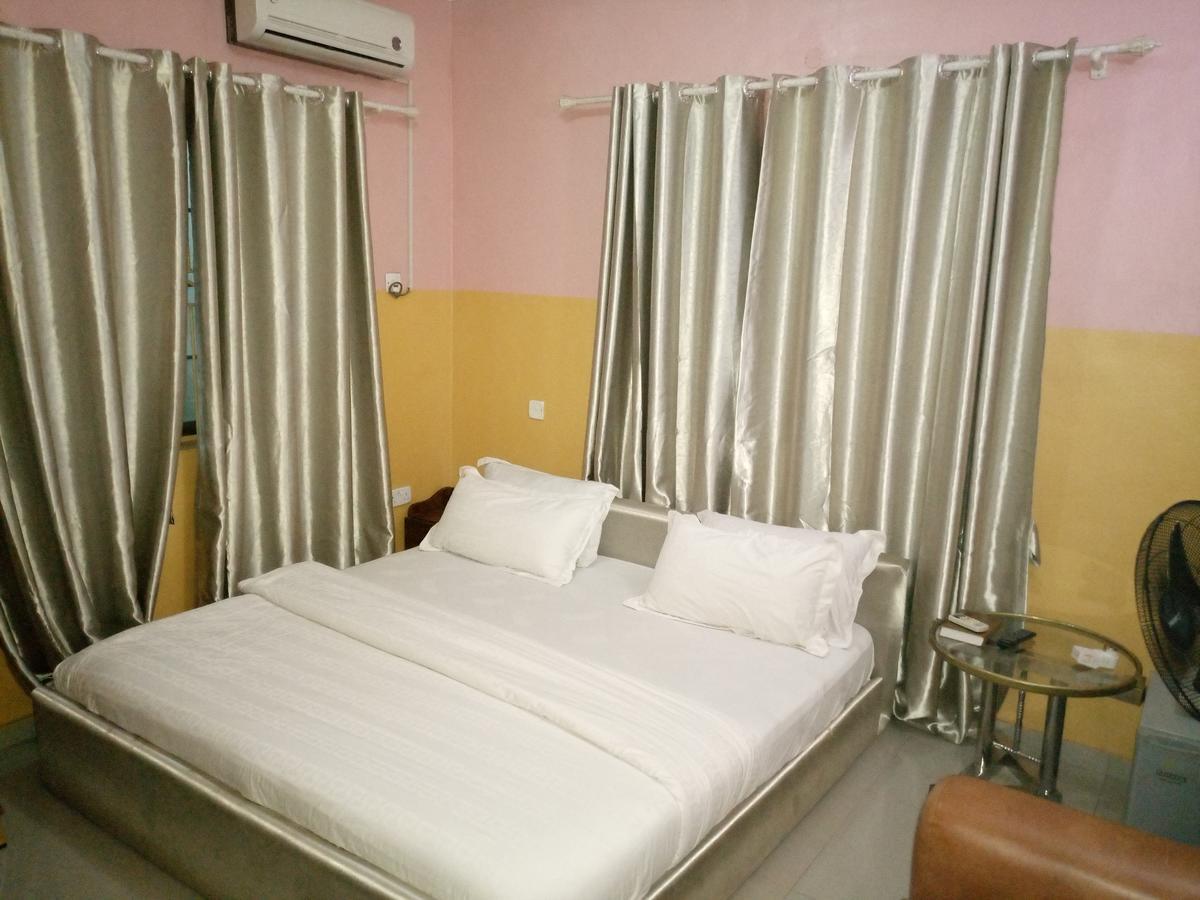 Glorious Hotel & Suites Ikotun エクステリア 写真